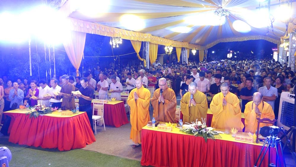 Nam Định: Đêm văn nghệ và thắp hoa đăng tri ân chào mừng đại lễ Vu lan