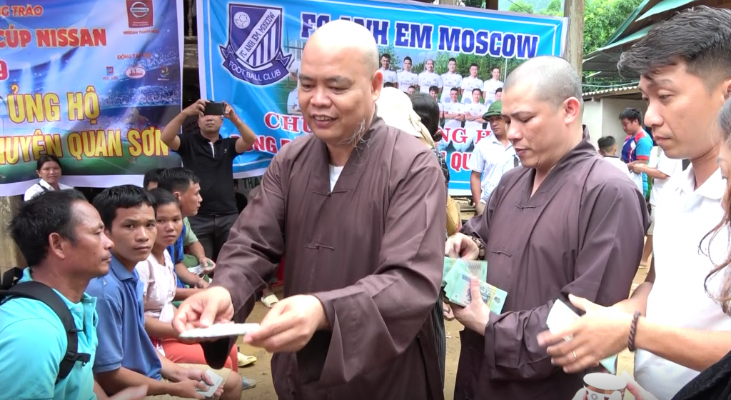 Thanh Hóa: Ban Từ thiện Phật giáo TP.HCM trao quà đến bà con bị thiên tai tại huyện Quan Sơn