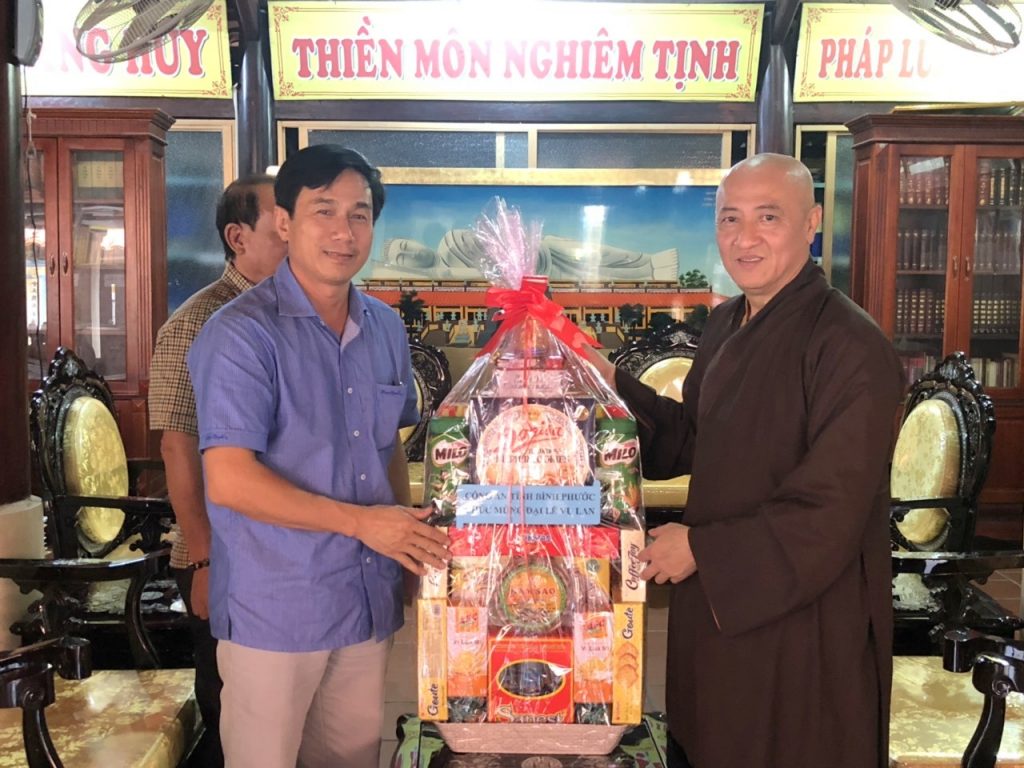 Bình Dương: Lãnh đạo tỉnh thăm, tặng quà nhân lễ Vu lan Báo hiếu năm 2019