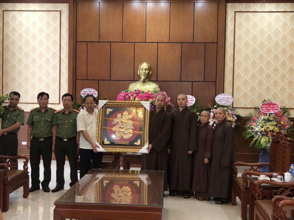 Vĩnh Phúc: Ban Trị sự Phật giáo tỉnh thăm và chúc mừng Công an tỉnh nhân kỷ niệm ngày thành lập