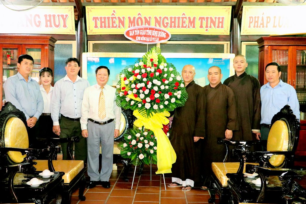 Bình Dương: Ban Tôn giáo tỉnh thăm và chúc mừng chùa Hội Khánh nhân mùa Vu lan Báo hiếu