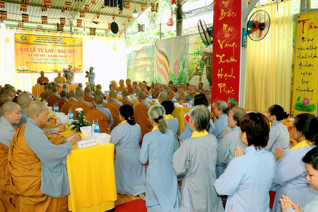 TP.HCM: Lễ Tự tứ và dâng pháp y tại Trường hạ chùa Long Thạnh