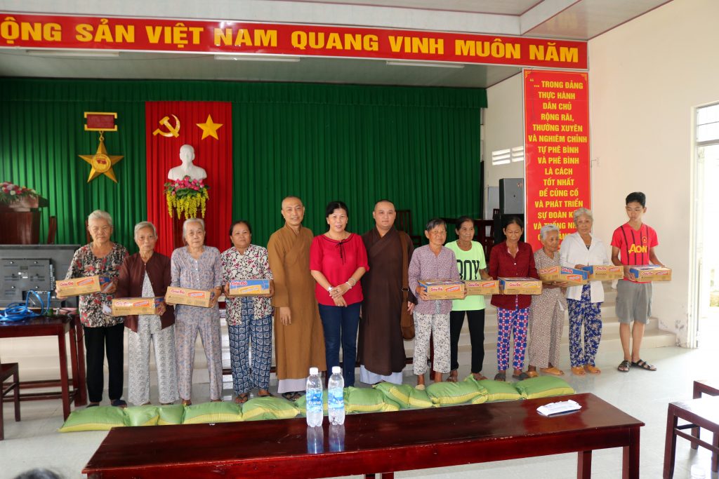 Trà Vinh: Ban Trị sự Phật giáo thành phố trao quà cho bà con có hoàn cảnh khó khăn nhân mùa Vu lan PL.2563 – DL. 2019