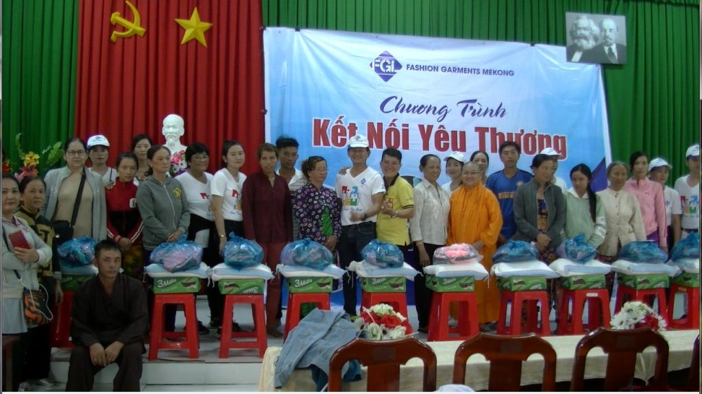 Kiên Giang: Tịnh xá Ngọc Hưng phát quà cho bà con bị ảnh hưởng cơn bão số 3