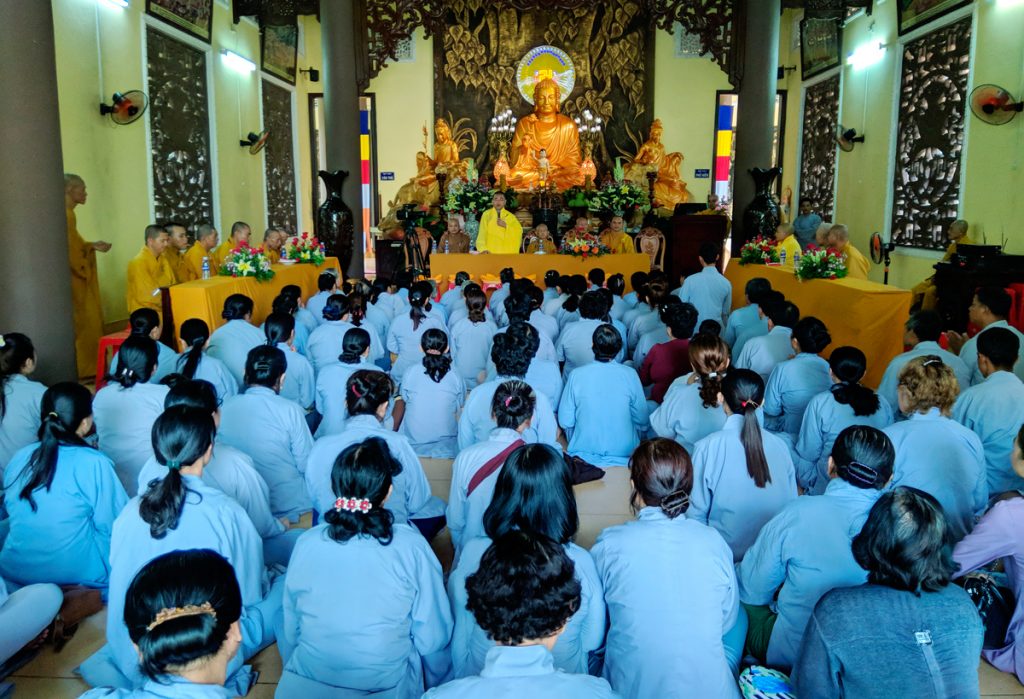 Kiên Giang: Chùa An Thiền tổ chức lễ Vu lan – cài hoa hồng, dâng y ca sa