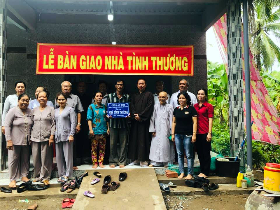Trà Vinh – Chùa Ấn Tâm trao tặng căn nhà tình thương cho “hộ nghèo – Nguyễn Thị Lan”