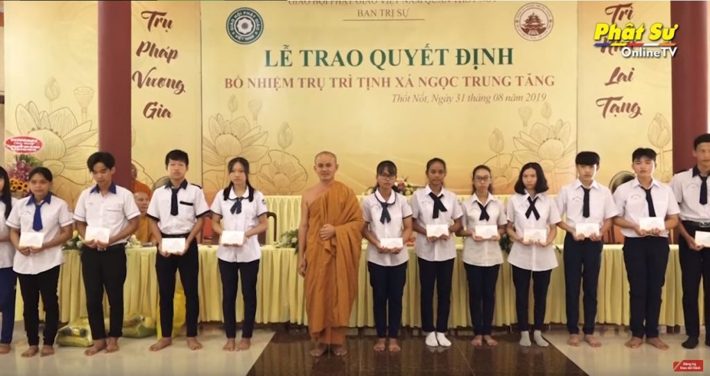 [Video] Cần Thơ: Tịnh xá Ngọc Trung Tăng phát học bổng