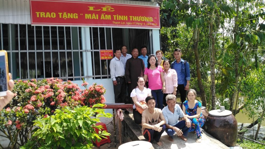 Đồng Tháp: Chùa Thiền Kim trao nhà tình thương