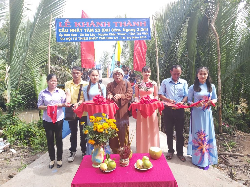 Trà Vinh: Hội Từ thiện chùa Long Hòa kết hợp Hội Từ thiện Nhất Tâm Hoa Kỳ tổ chức Khánh thành và bàn giao 05 cây cầu giao thông nông thôn