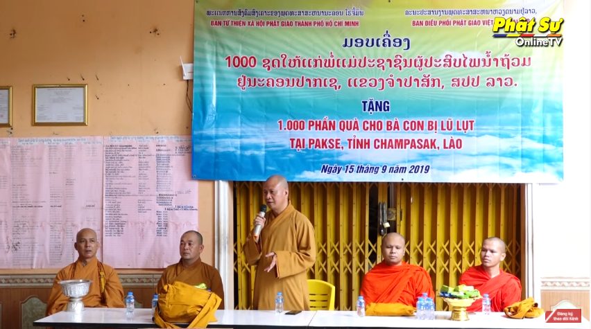 [Video] CHDCND LÀO: Ban Từ thiện Phật giáo TP.HCM tặng quà từ thiện tại tỉnh Champasak
