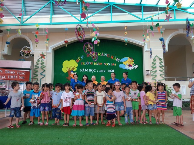 Bình Thuận: Tịnh xá Ngọc Vân trao tặng quà trung thu cho các em học sinh