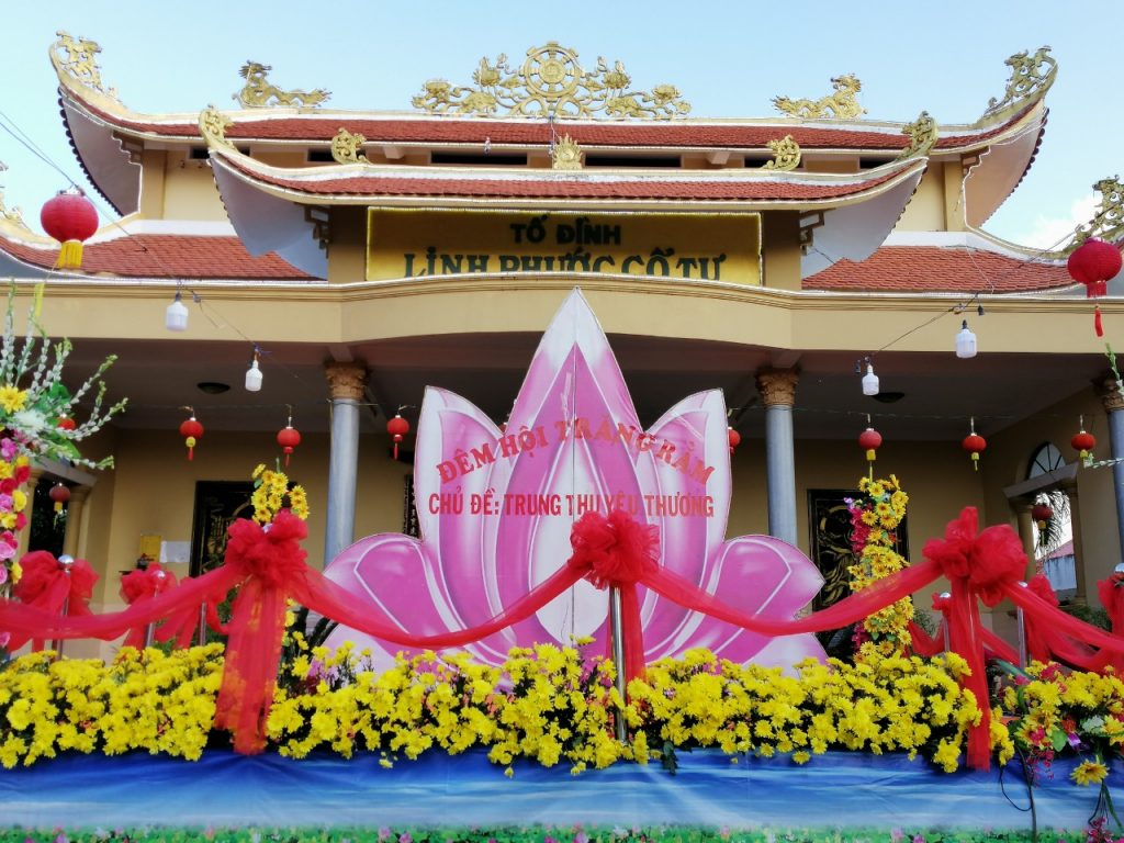 Tiền Giang: Đêm hội “Trung Thu Yêu Thương” tại chùa Linh Phước (Phật Đá)