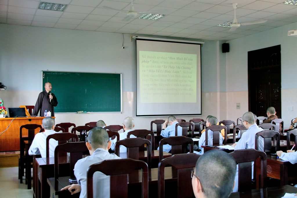 TP. HCM: TT. Thích Minh Nhẫn thuyết giảng cho Tăng Ni sinh Học viện Phật giáo VN Khoa Hoằng pháp