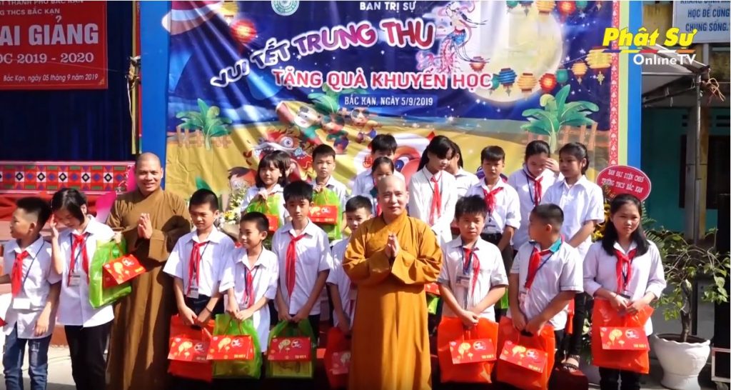 [Video] Bắc Kạn: GHPGVN thăm và trao tặng quà cho các học sinh nhân ngày Khai giảng năm học mới
