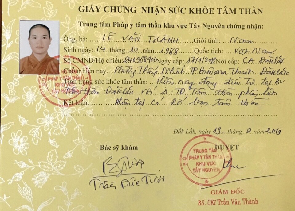 Sư thầy đập phá xe trên đường - Nên có cái nhìn bao dung từ xã hội