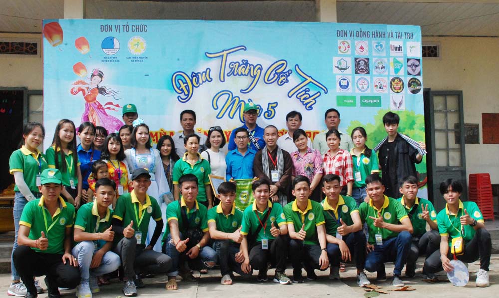 Long An: Hành trình “Đêm trăng cổ tích” mùa 5 của CLB thiện nguyện Cỏ Bốn Lá