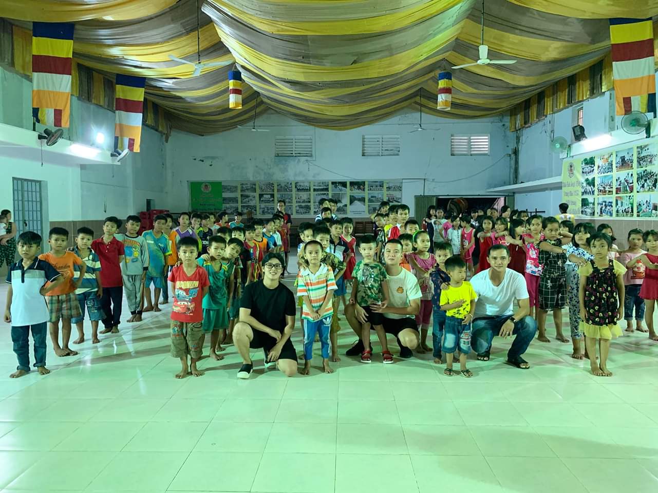 [Video] Kiên Giang: Nhóm từ thiện DT vui tết Trung thu cùng các em tại Trung tâm từ thiện Xã hội Phật Quang