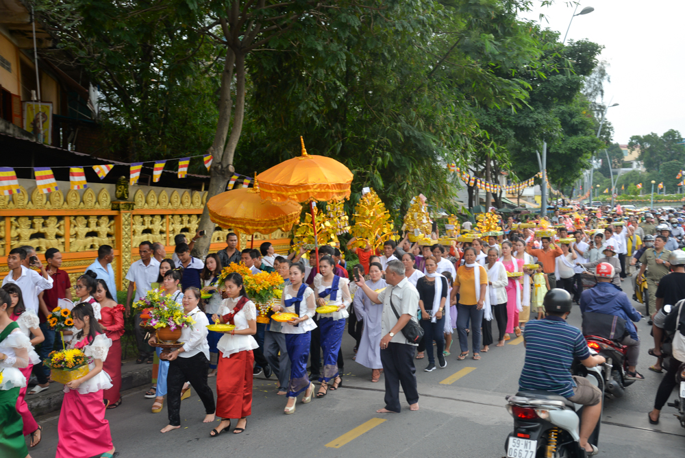 TP.HCM: Phật tử hân hoan tham dự Lễ Dâng y Kathina tại chùa Candaransi