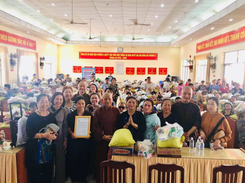 Tiền Giang: Chùa Đức Quang (Q. 4, TP. HCM) tặng quà đến Hội người khiếm thị tại TP.Mỹ Tho