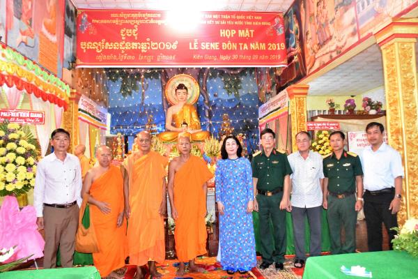 Kiên Giang: Đồng bào Khmer họp mặt mừng Sene Đôn Ta năm 2019