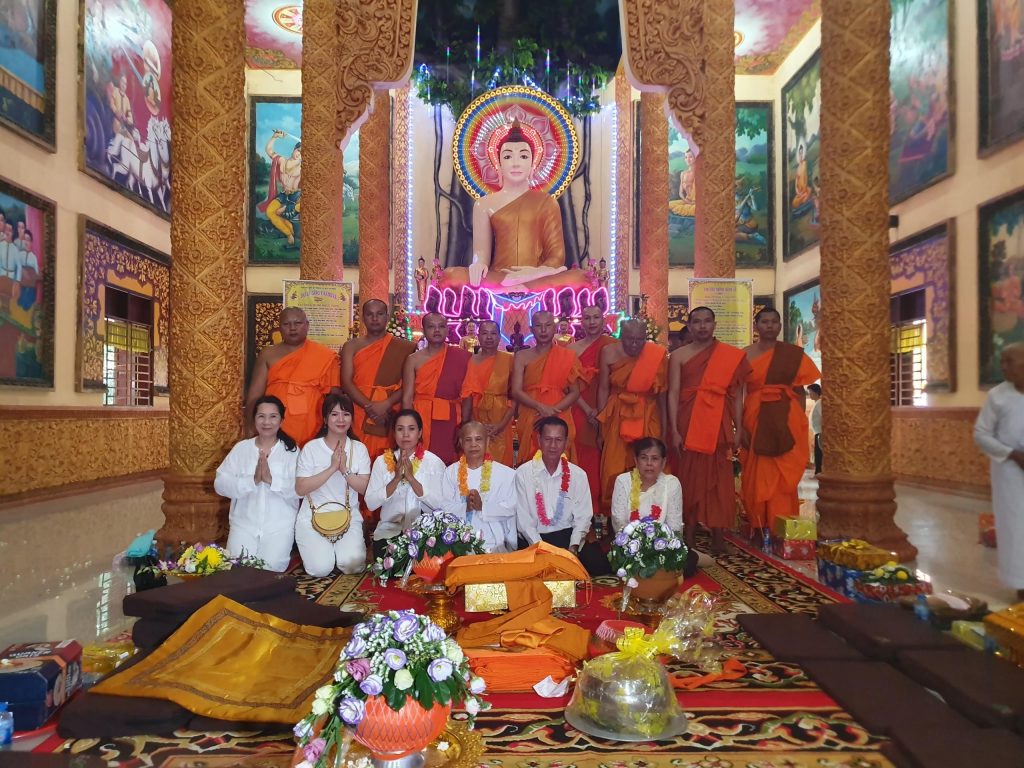 [Video] Vĩnh Long: Đại lễ dâng y Kathina tại chùa Hạnh Phúc Tăng