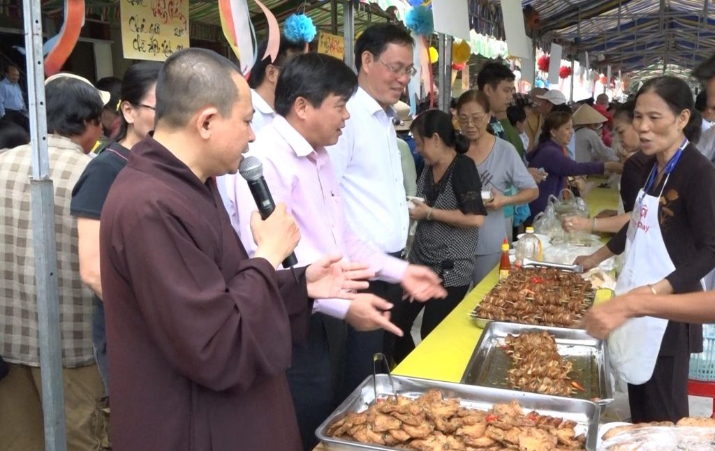 [Video] TP.HCM: Lễ hội ẩm thực chay tại chùa Thiên Chánh