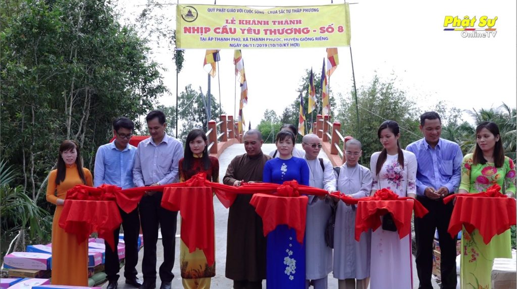 [Video] Kiên Giang: Quỹ “Phật giáo với Cuộc sống” chùa Thập Phương bàn giao Nhịp cầu Yêu Thương - số 08 và tặng quà tại huyện Giồng Riềng