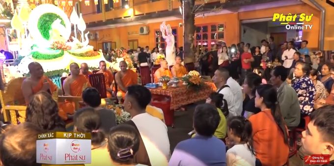 [Video] TP. HCM: Đồng bào Khmer đón lễ Ok Om Bok tại chùa Candaransi