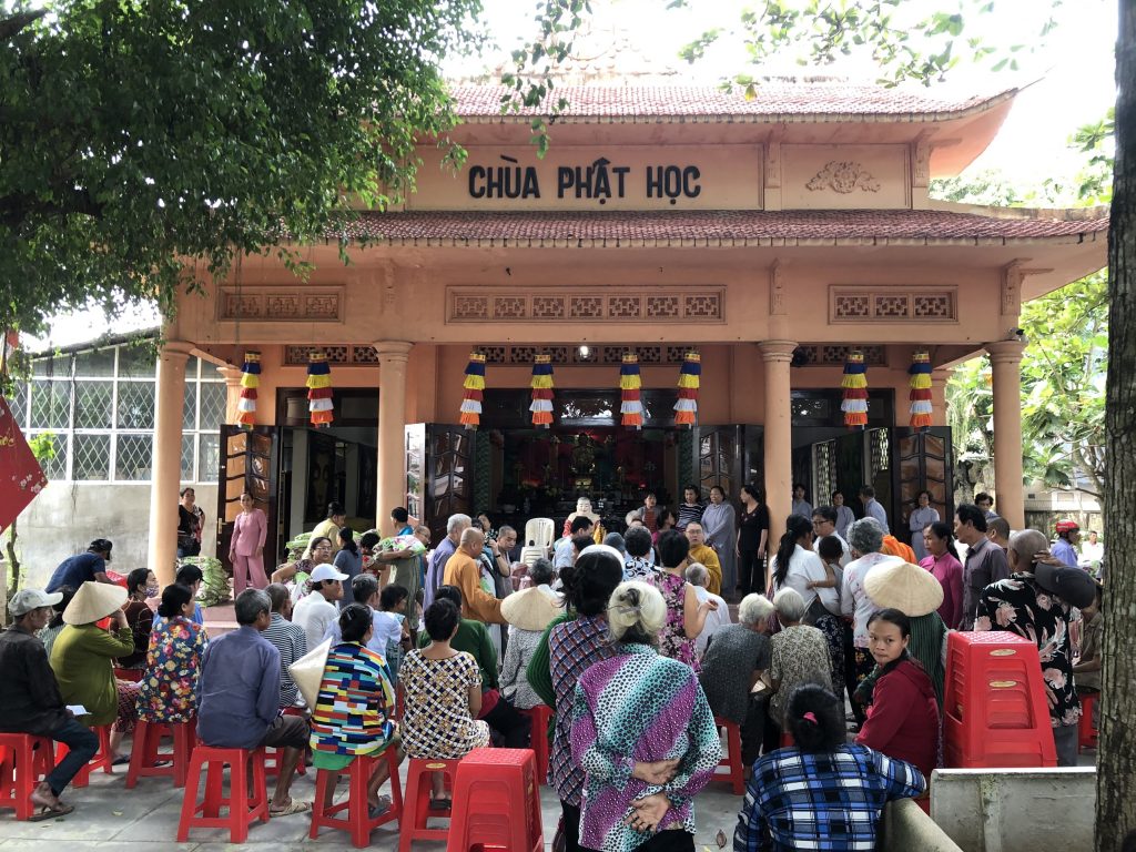 Sóc Trăng: Chùa Phật Học tặng 300 phần quà cho người có hoàn cảnh khó khăn