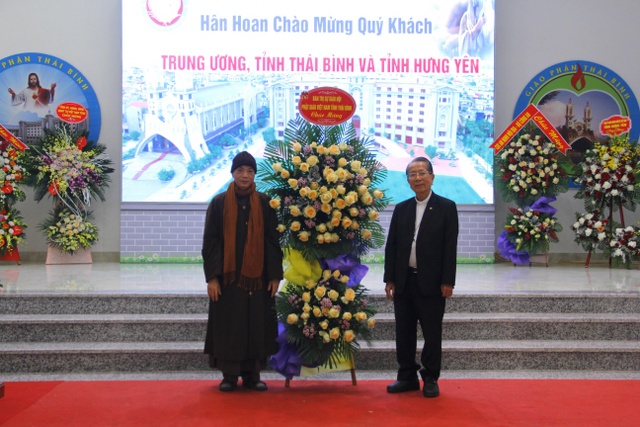Thái Bình: PG tỉnh thăm và chúc mừng Giáng sinh tại Tòa Giám mục