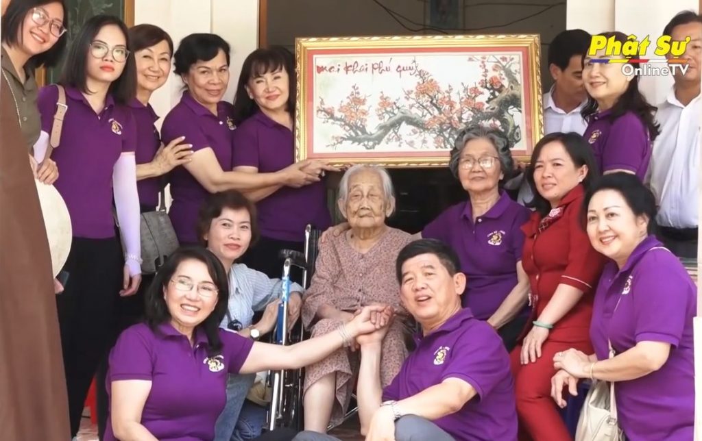 [Video] Bến Tre: Trao nhà tình nghĩa và tặng quà cho bà con có hoàn cảnh khó khăn nhân dịp xuân Canh Tý