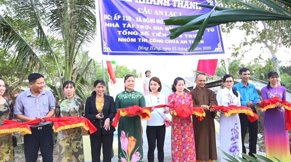 Kiên Giang: Chùa An Thiền khánh thành cầu và phát quà cho những gia đình khó khăn, người tàn tật