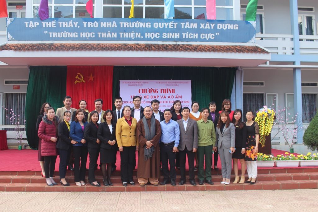 Lai Châu: Đoàn từ thiện ĐĐ Thích Thiện Mỹ Phát quà từ thiện tại TP. Lai Châu