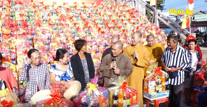 [Video] Kiên Giang: Chùa Sắc Tứ Thập Phương trao tặng 1000 phần quà " xuân yêu thương - ấm lòng người khó "