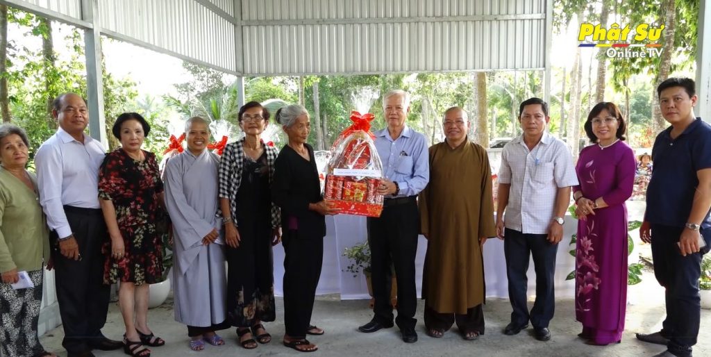 [Video] Kiên giang: Chùa Huệ Quang và Chùa Bửu Linh trao quà xuân cho bà con có hoàn cảnh khó khăn