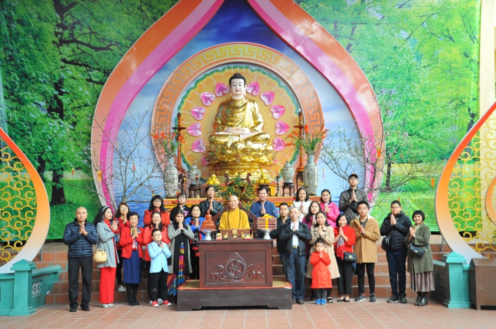 Hà Nội: Nhà nghiên cứu Phật học cúng dàng Kinh điển Tam Tạng Pāḷi -Việt tại chùa Bằng