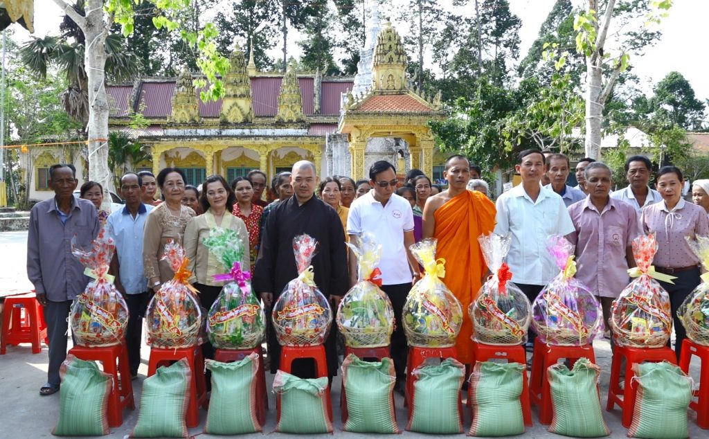 Kiên Giang: Đoàn BTS GHPGVN tỉnh trao quà xuân cho bà con có hoàn cảnh khó khăn tại huyện Giồng Riềng