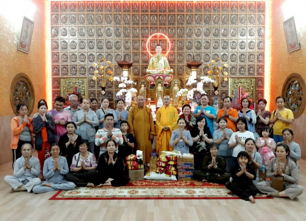 TP.HCM: Chùa Huyền Trang cúng dường thập tự huyện Nhà Bè