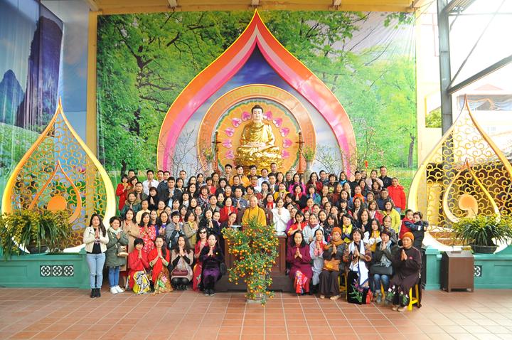 Hà Nội: Phật tử kiều bào Châu Âu thăm, chúc Tết HT.Thích Bảo Nghiêm tại chùa Bằng (Linh Tiên Tự)