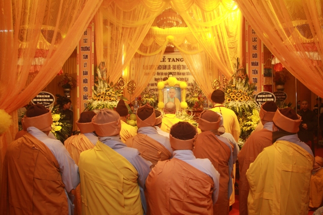 Thái Bình: Cung thỉnh nhục thân cố Ni trưởng Thích Đàm Lưu nhập kim quan