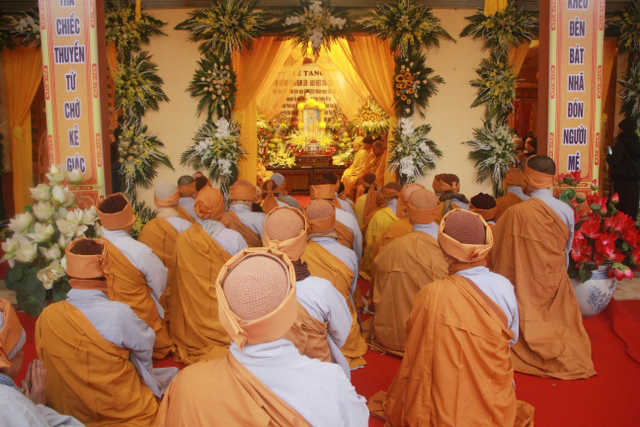 Thái Bình: Cung tống kim quan Ni Trưởng Thích Đàm Lưu nhập bảo tháp