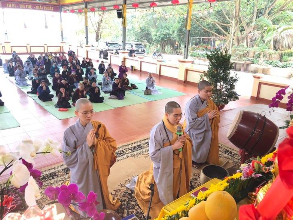 Những ngày đầu năm trong những ngày này, mỗi người con Phật sẽ lắng lòng nhìn nhận lỗi lầm từ Tham - Sân - Si của tâm và nguyện sẽ sám hối, chừa bỏ để cầu cho một năm mới hạnh phúc, an vui.