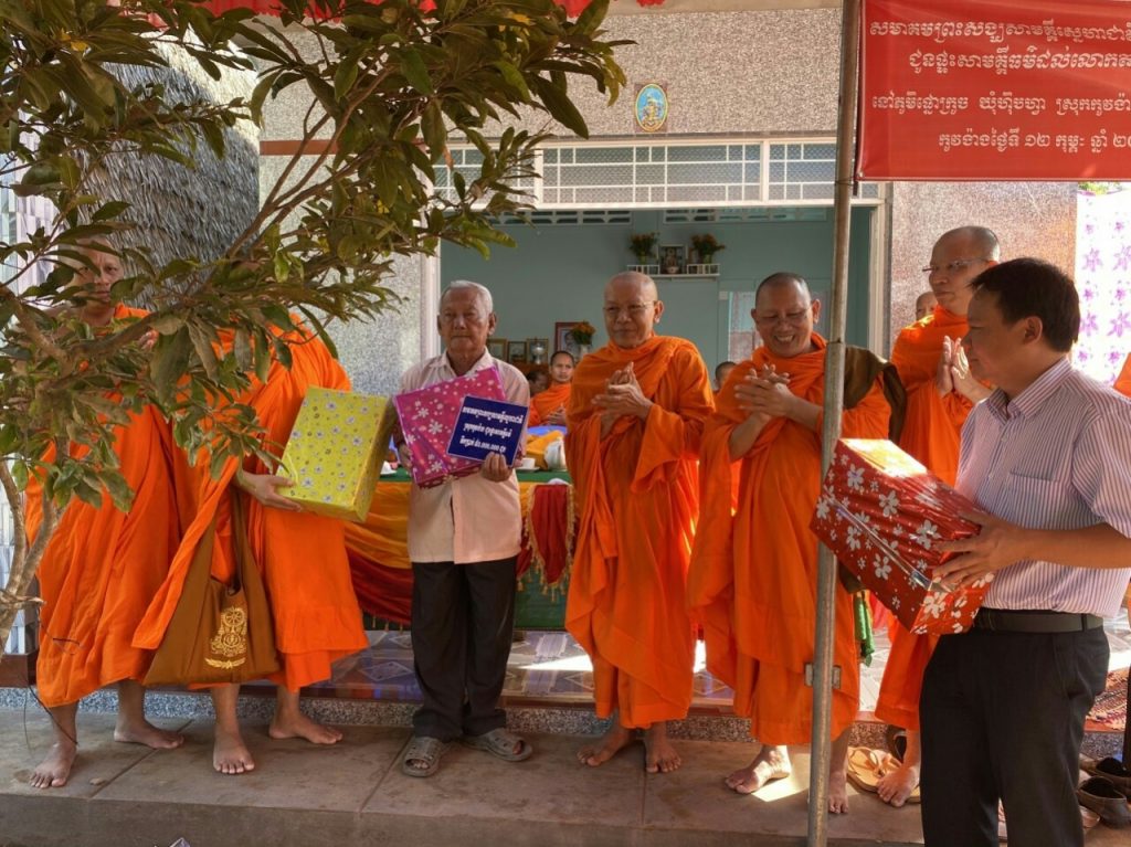 Trà vinh: Hội Đoàn Kết Sư Sãi Yêu nước huyện Cầu Ngang trao tặng nhà Đại Đoàn kết