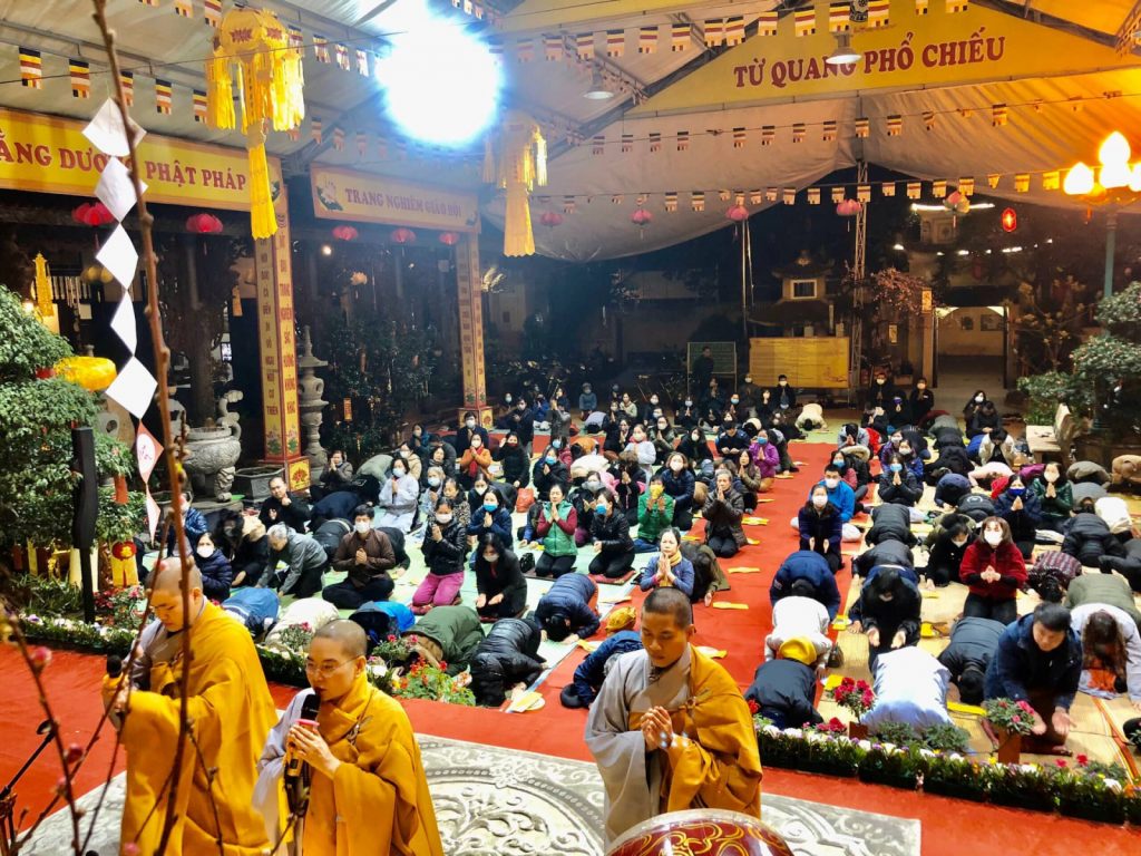 Đông đảo quý Phật tử tham dự nghe pháp, cách phòng chống dịch virus corona & làm lễ cầu an tại chùa Tăng Phúc.