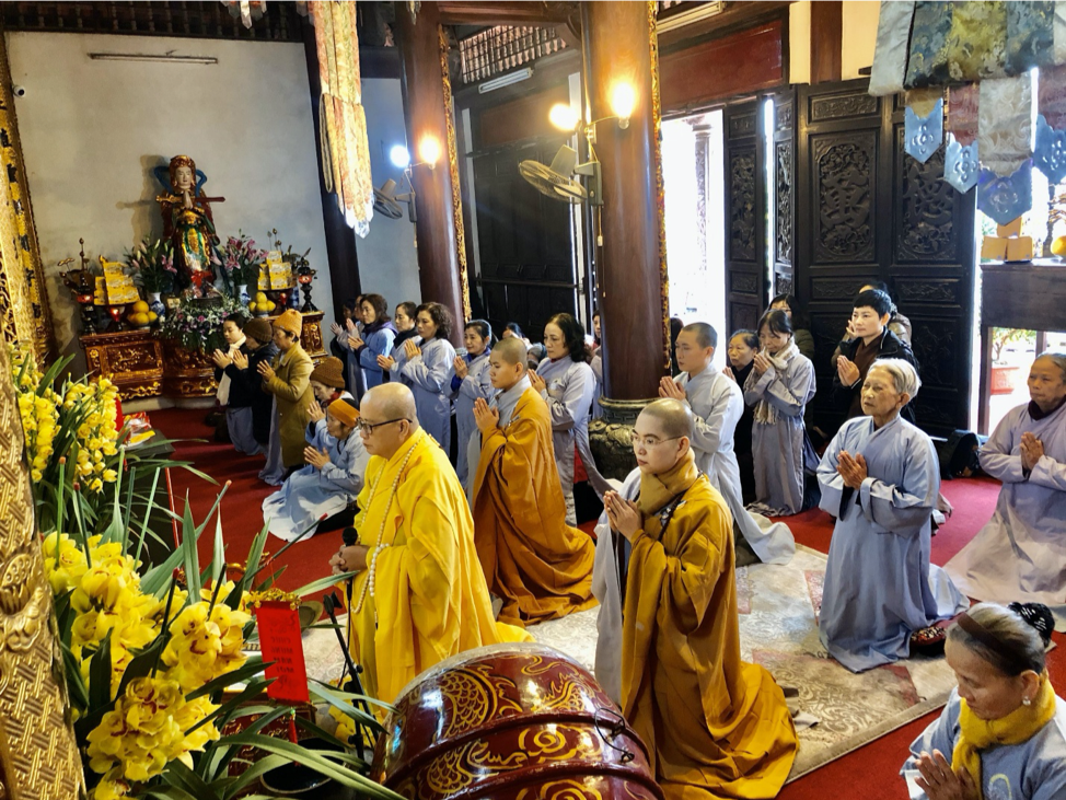 Khóa lễ cầu an cũng như những buổi pháp thoại được diễn ra từ suốt đêm giao thừa cho tới ngày mồng 08 tết.