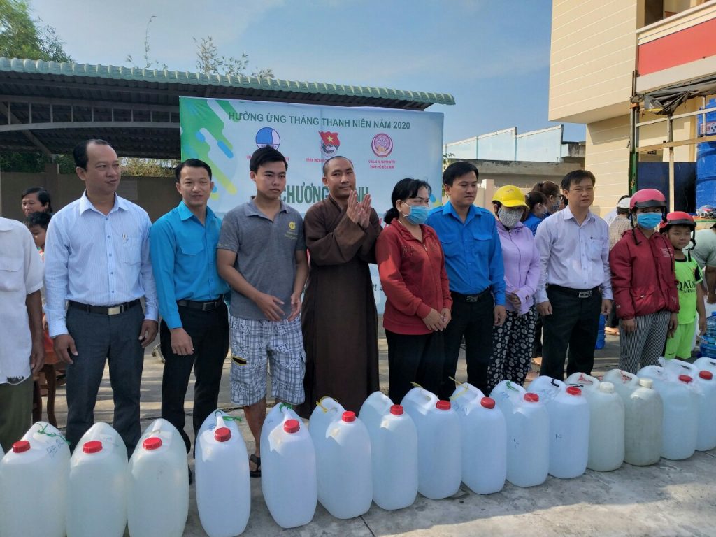Bến Tre: CLB Hạnh Nguyện Khởi động chương trình “Sống yêu thương lần 02” tặng nước ngọt cho bà con chịu hạn nước mặn