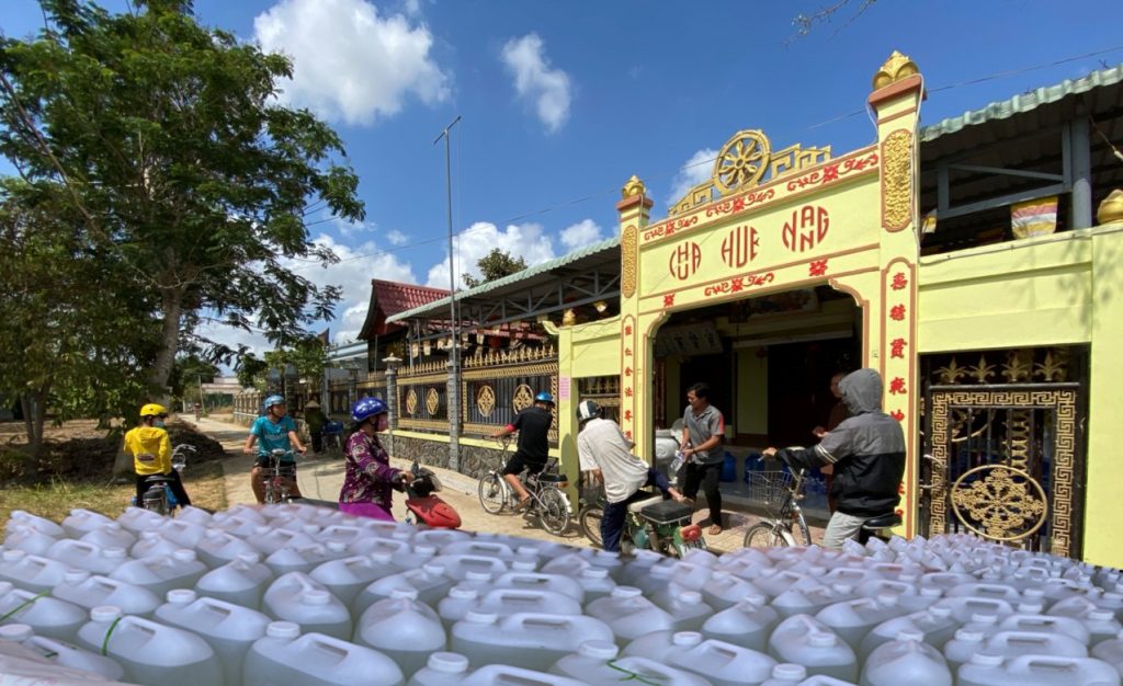 Bến Tre: Chùa Huệ Năng lắp đặt dàn máy lọc nước ngọt tinh khiết phục vụ bà con