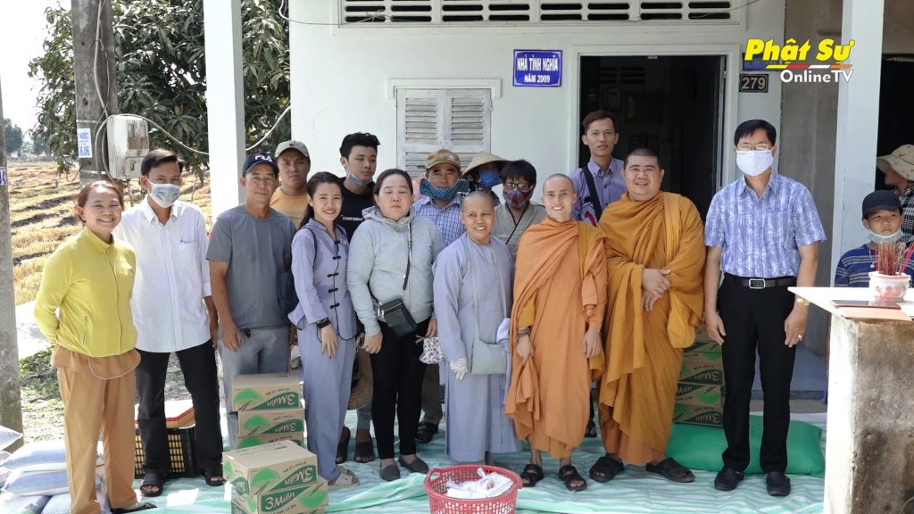 [Video] Kiên Giang: Tịnh xá Ngọc Sơn phát quà cho bà con hoàn cảnh khó khăn tại ấp Thạnh Lợi