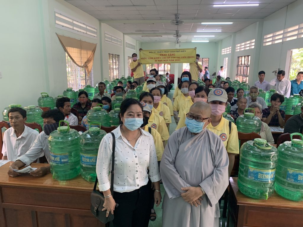 Tiền Giang: Ni viện Tịnh Nghiêm chung tay với các huyện phía đông chống hạn mặn