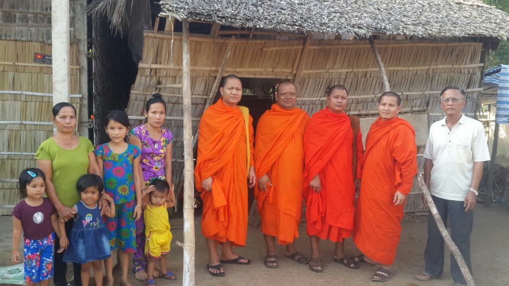 Trà vinh: Hội Đoàn kết Sư sãi Yêu nước huyện Trà Cú thăm và khảo sát gia đình gặp khó khăn về nhà ở